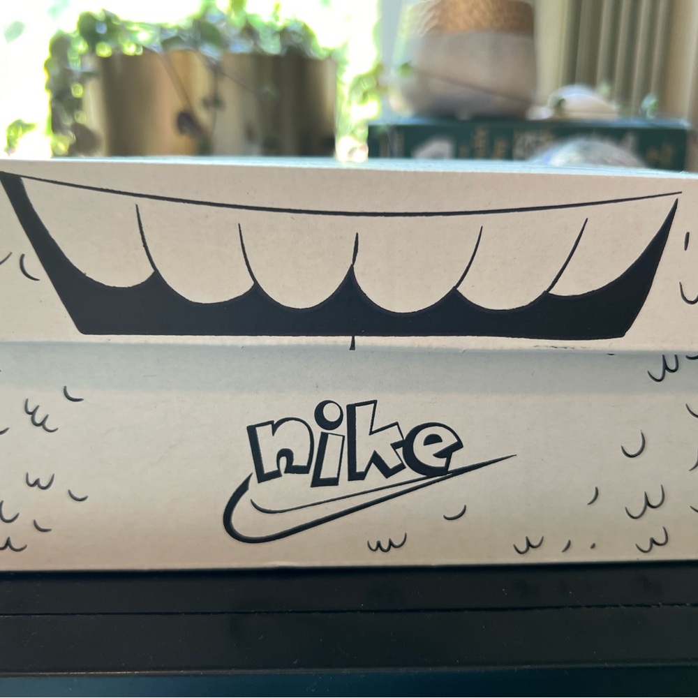 *Limited Edition* Nike Team Hustle toddler sneakers - Picture 8 of 11